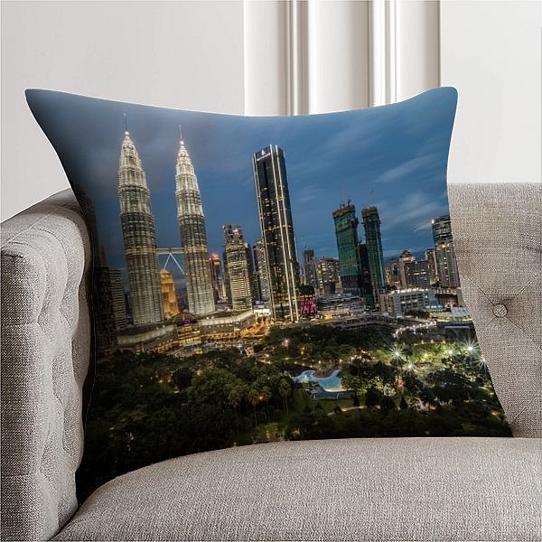 De Kuala Lumpur Skyline in de avond
