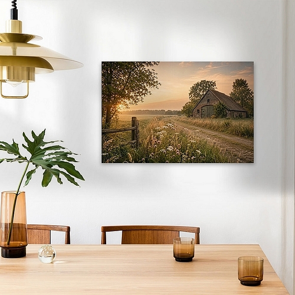 Gouden avond bij de oude boerderij